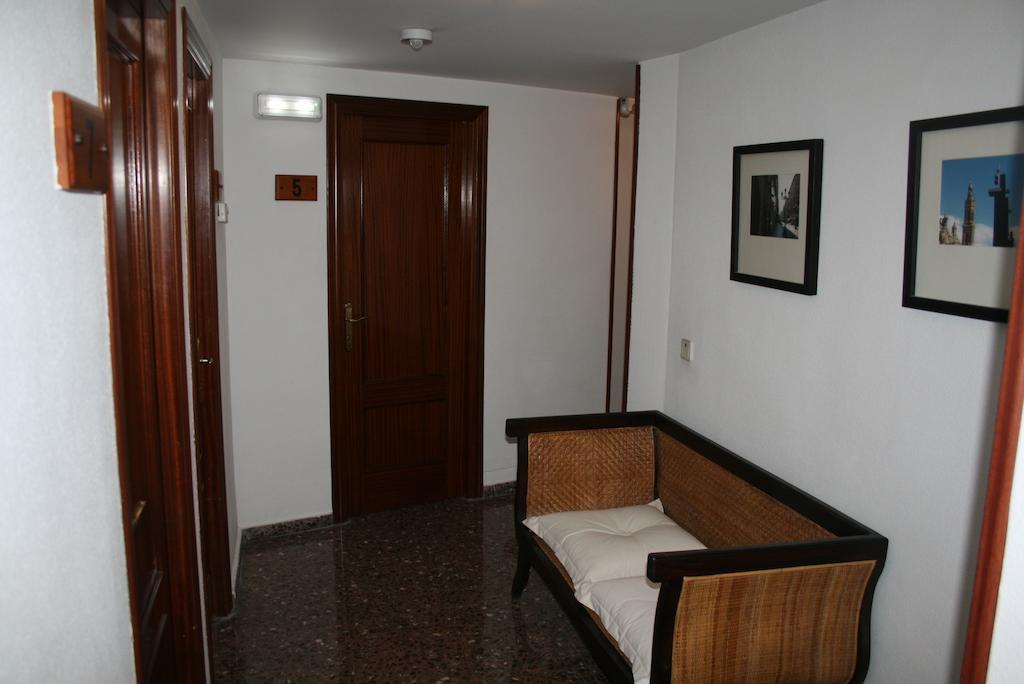 Hostal Puente De Piedra Zaragoza Exterior photo