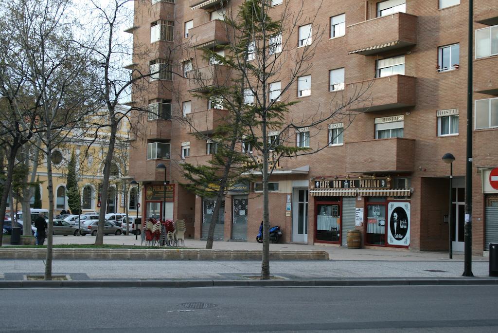 Hostal Puente De Piedra Zaragoza Exterior photo