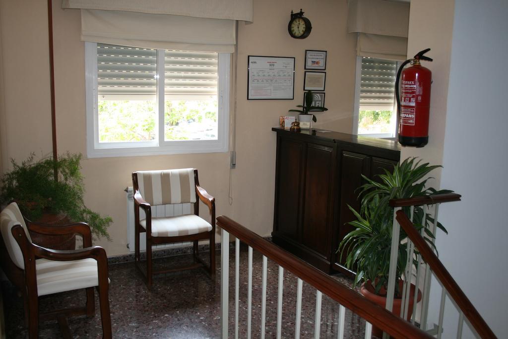 Hostal Puente De Piedra Zaragoza Exterior photo